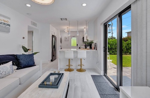 Delray Beach Casa | Escape to Your Beachside Oasis – Mid-Century Modern Meets Coastal Luxury