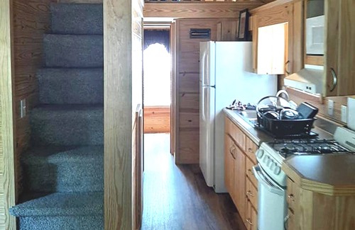 Holladay Cabina | Escape to your cozy 2-bedroom cabin #8 in Camden, Kentucky Lake, TN
