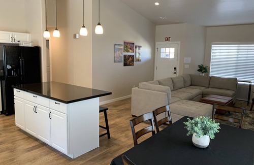 La Verkin Casa | *ESCAPE to ZION* Hot Tub and RV Parking VERY CLEAN