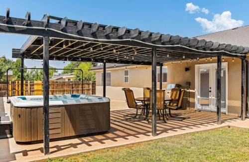 La Verkin Casa | *ESCAPE to ZION* Hot Tub and RV Parking VERY CLEAN