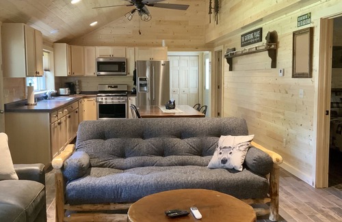 Crivitz Cabina | Escape, Unplug & Relax! Direct access to ATV trails! Book your getaway now!