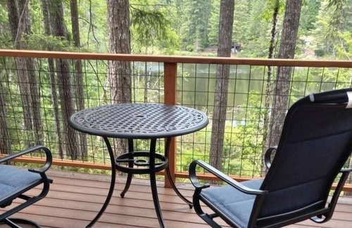 Mason County Cabina | Escape Outdoor Infrared Sauna Sunroom Game room Lakefront cabin Fireplace