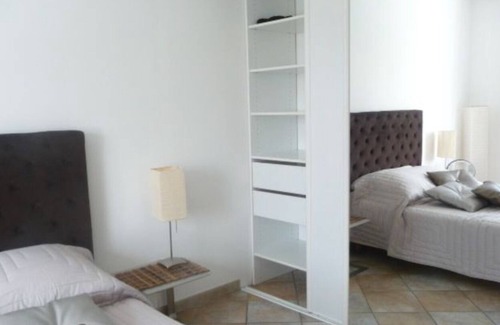 Bout des paves-Chene des Anglais Casa | Eseka se encuentra cerca de varias comodidades
