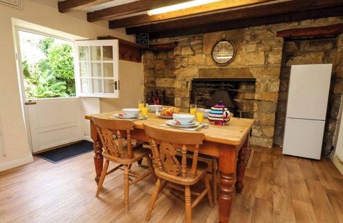 Grosmont Cabaña | 5 HOLLINS COTTAGES, pet friendly, with open fire in Grosmont
