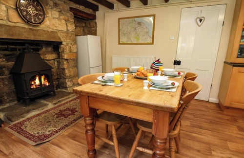 Grosmont Cabaña | 5 HOLLINS COTTAGES, pet friendly, with open fire in Grosmont