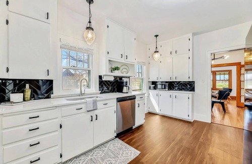 Wichita Casa | Esmeralda on the Green, golf course views from darling porch with daybed swing!