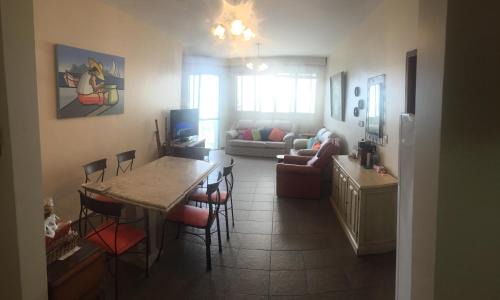 Vila Nova Apartamento | Espaçoso apê 3 quartos à beira da Praia do Forte com piscina e sauna