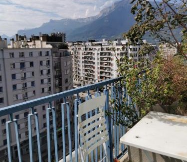 Quartier Chorier-Berriat Cama Y Desayuno | espace privé avec balcon vue montagnes
