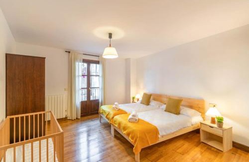 Arizkun Chalet De Esquí | Espaciosa casa rural en pleno corazón del Baztán