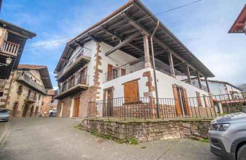 Arizkun Chalet De Esquí | Espaciosa casa rural en pleno corazón del Baztán