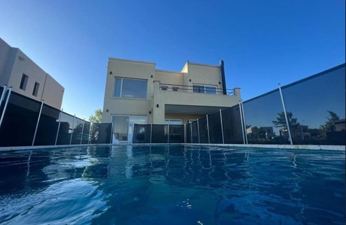 Belén de Escobar Villa | Espectacular Casa en Puertos del Lago Escobar