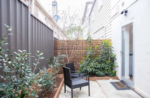 Ashfield Apartamento | Esperanza Gardens - A Stylish Victorian Studio