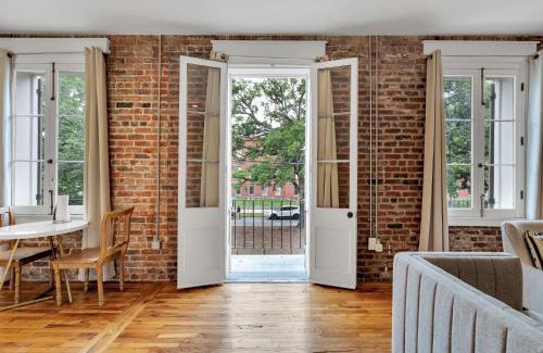 Faubourg Marigny Hotel | Esplanade Ave Stay Wbalcony Across French Quarter