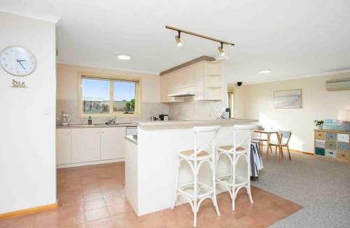 Middleton Casa | Esplanade Escape Absolute Beachfront WIFI-NBN