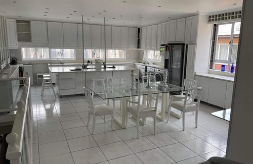 Essenwood Casa | Esselmont Guest House