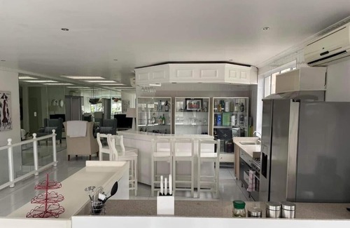 Essenwood Casa | Esselmont Guest House