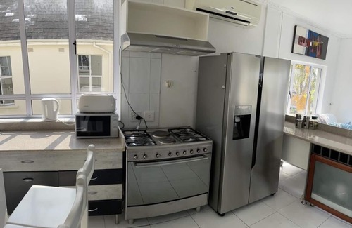 Essenwood Casa | Esselmont Guest House