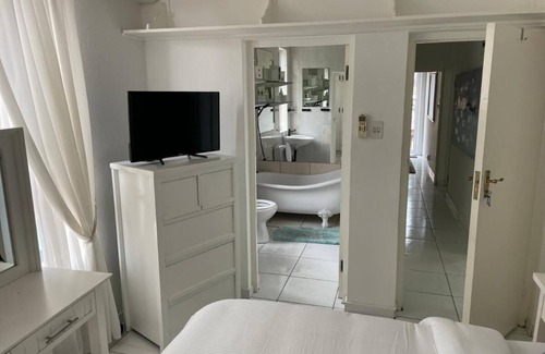 Essenwood Casa | Esselmont Guest House