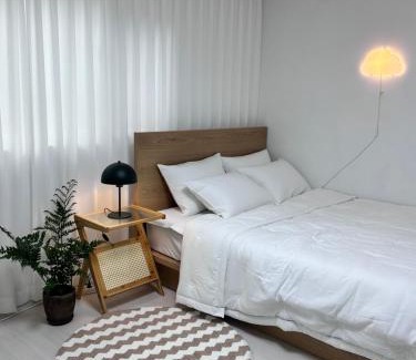 Seongnae-dong Apartamento | Essential House, Seoul