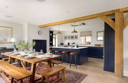 Ampney Crucis Casa | Essitone: Cinema Room, Games Room, Gym & More!