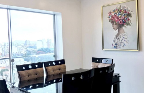 San Fernando Apartamento | Estancia Urbana: Vistas Skyline y Confort Moderno