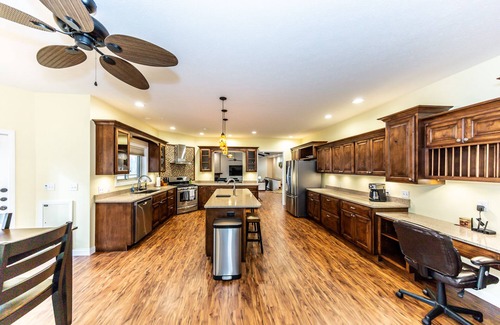 Marion Casa | Estate Home on at Lake of Egypt Sleeps 16 MAX