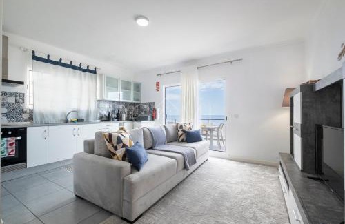 Jardim do Mar Apartamento | Esterinha's Ocean Apartment by GALMI