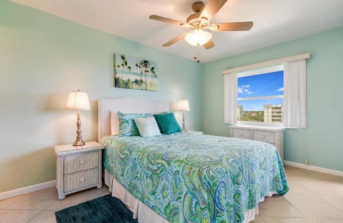 South Island Apartamento | Estero Cove 352, 2 Bedrooms, Sleeps 4, 5th Floor, Elevator, Heated Pool