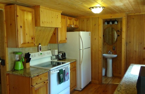 Estes Park Cabaña | Estes Park Pinecone Cottage: con 1. 8 acres y espectaculares vistas a la montaña