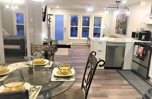 Carleton Place Casa | Esther's Place - Carleton Place 1 BedRoom Apartment - capacidad máxima 5
