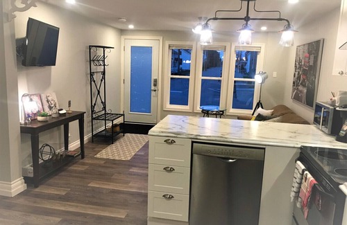 Carleton Place Casa | Esther's Place - Carleton Place 1 BedRoom Apartment - capacidad máxima 5