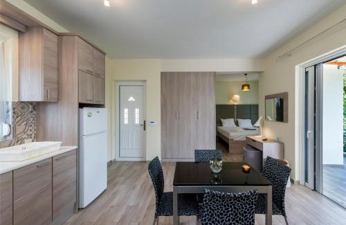 Pylos-Nestoras Apartamento | Estia Coastal Dream - Lush & Enchanting Garden Gem
