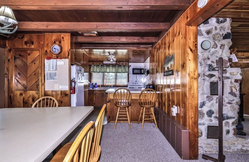St Germain Cabaña | Charming large 4 bedroom cabin near the water