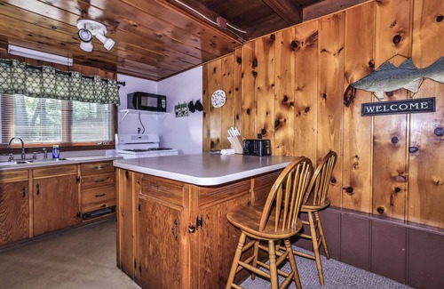 St Germain Cabaña | Charming large 4 bedroom cabin near the water