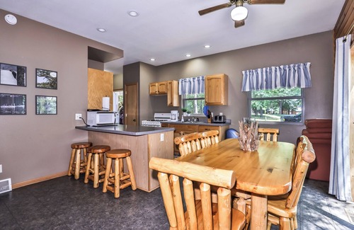 St Germain Cabaña | Maple Cabin at beautiful Estold's Resort on Little St. Germain lake