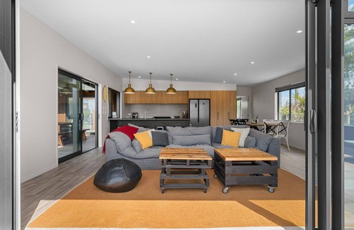 Mangawhai Casa | Estuary Escape - Waterfront property with estuary access
