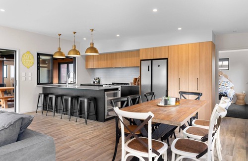 Mangawhai Casa | Estuary Escape - Waterfront property with estuary access