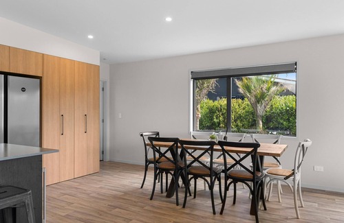 Mangawhai Casa | Estuary Escape - Waterfront property with estuary access