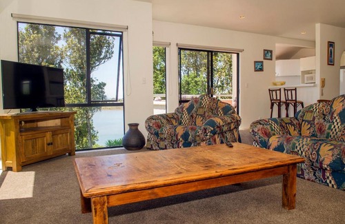 Whangamata Casa | Estuary Escape - Whangamata Holiday Home