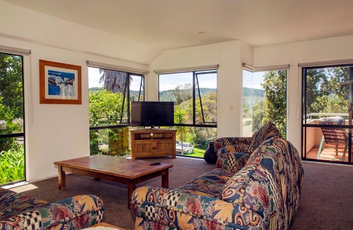 Whangamata Casa | Estuary Escape - Whangamata Holiday Home