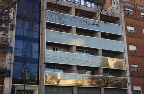Floresta Apartamento | Estudio para dos personas con cama matrimonial en barrio porteño de Floresta.
