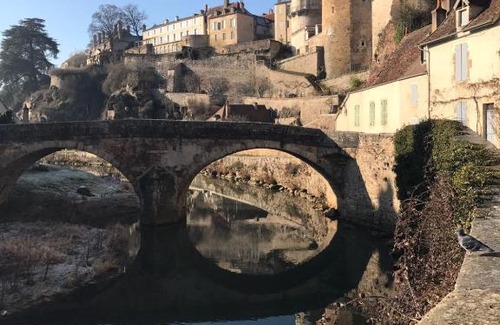 Semur-en-Auxois Casa | Etape du Pont Pinard