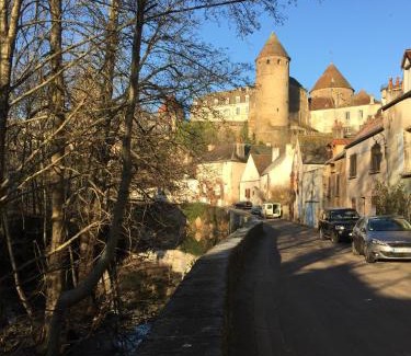 Semur-en-Auxois Casa | Etape du Pont Pinard