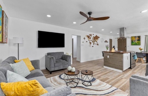 University Area Casa | Eternal Leaves - Elegant & Relaxing UMED Home