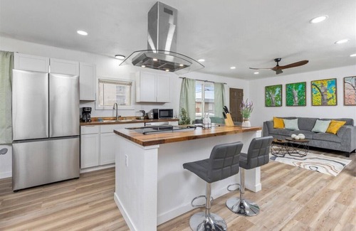 University Area Casa | Eternal Leaves - Elegant & Relaxing UMED Home