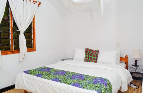 Arusha Cabina | Ethiopian restaurant and lodge