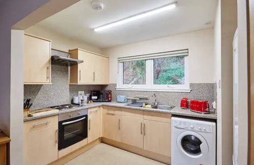 Fort William Apartamento | Etive, Beautiful Lochside Apartment with balcony
