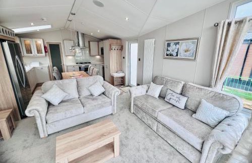 Skegness Complejo | Etna Laurels at the peaceful Cherry Lea Holiday Park and Fishing Lake