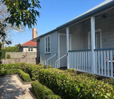 East Toowoomba Casa | Eton Cottage - Central Boutique Stay