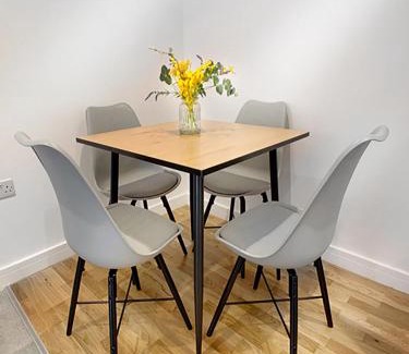 Windsor Apartamento | Eton, Windsor - 1 Bedroom Ground Floor Apartment - Parking
